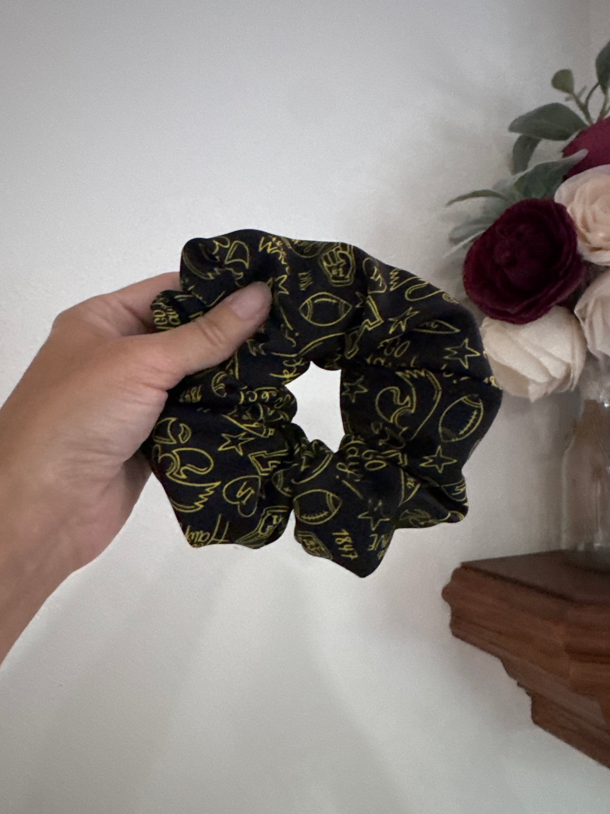 Hawks Scrunchie, Black