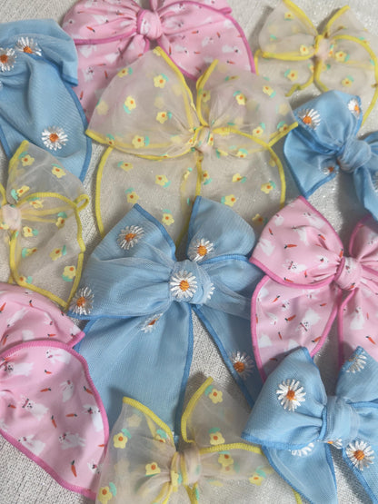 Blue with Daisies Fable, Brynnbands, Fable