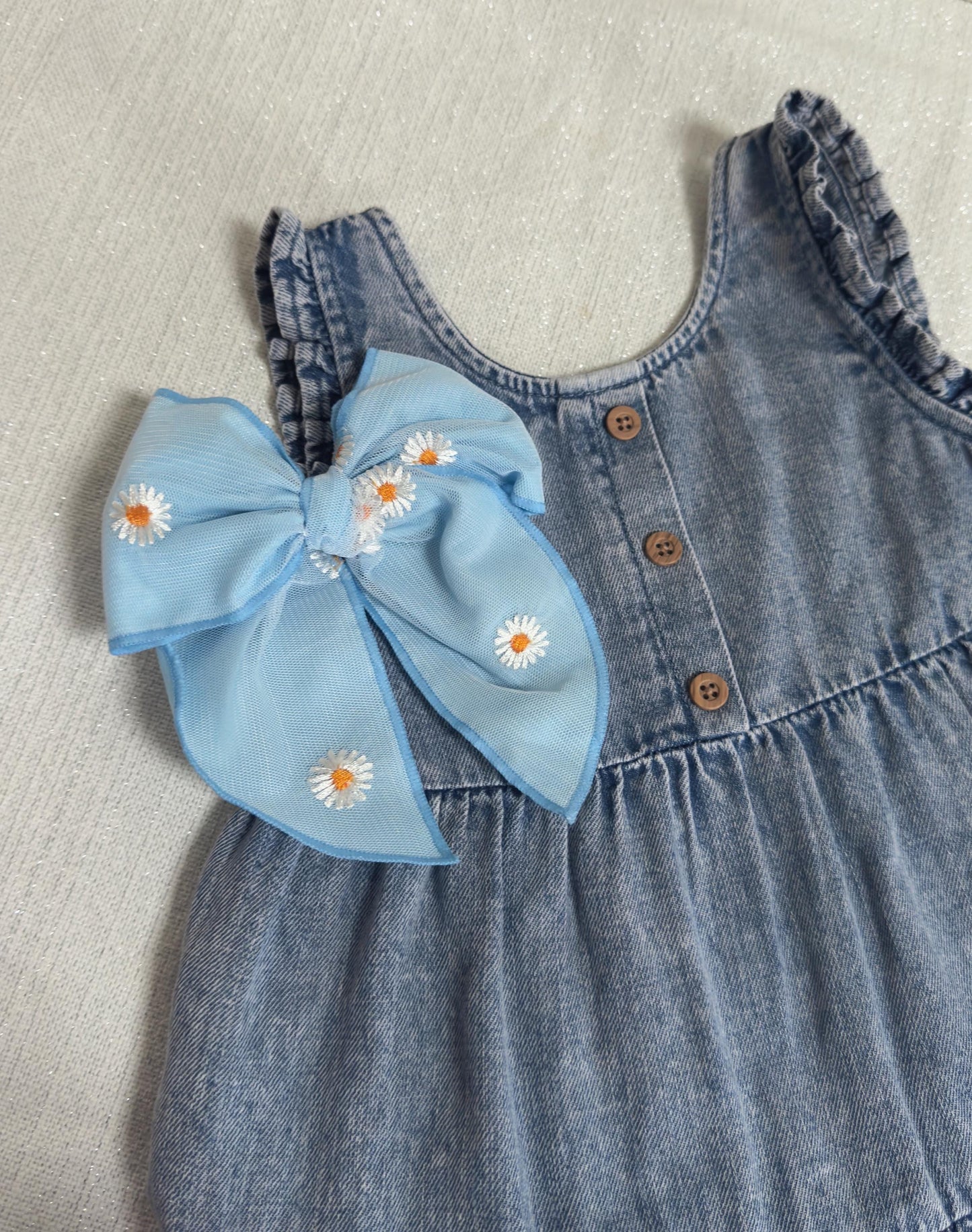 Blue with Daisies Fable, Brynnbands, Fable