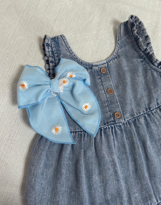 Blue with Daisies Fable, Brynnbands, Fable