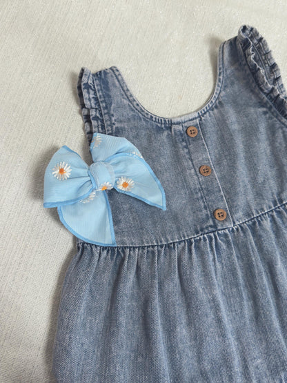 Blue with Daisies Fable, Brynnbands, Fable